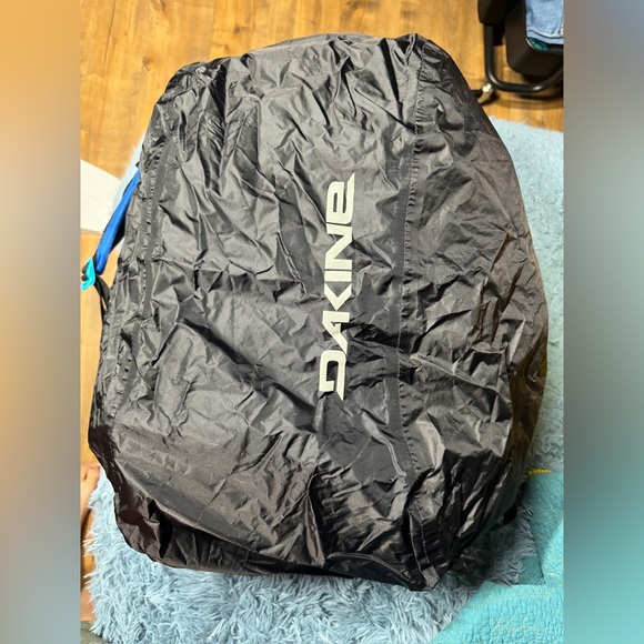 Dakine Snow Camera Backpack - Picture 3 of 14